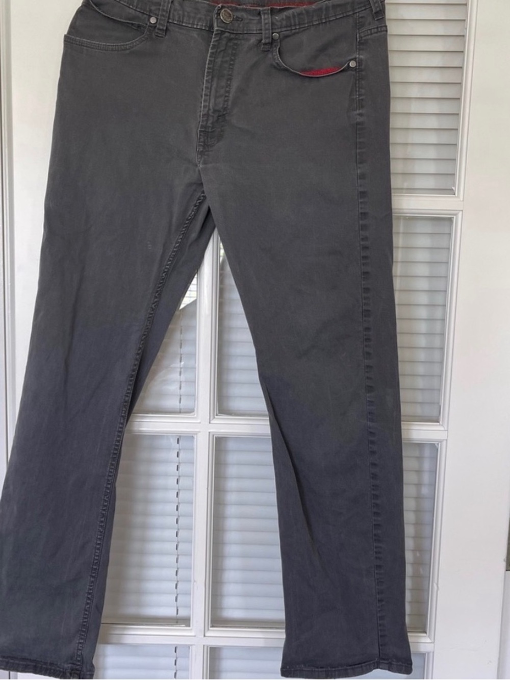 Wrangler Men's Charcoal Gray Relaxed Jeans